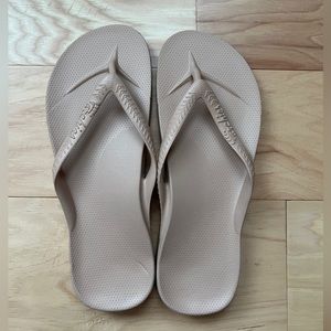 NWOT Archie’s Flip Flops